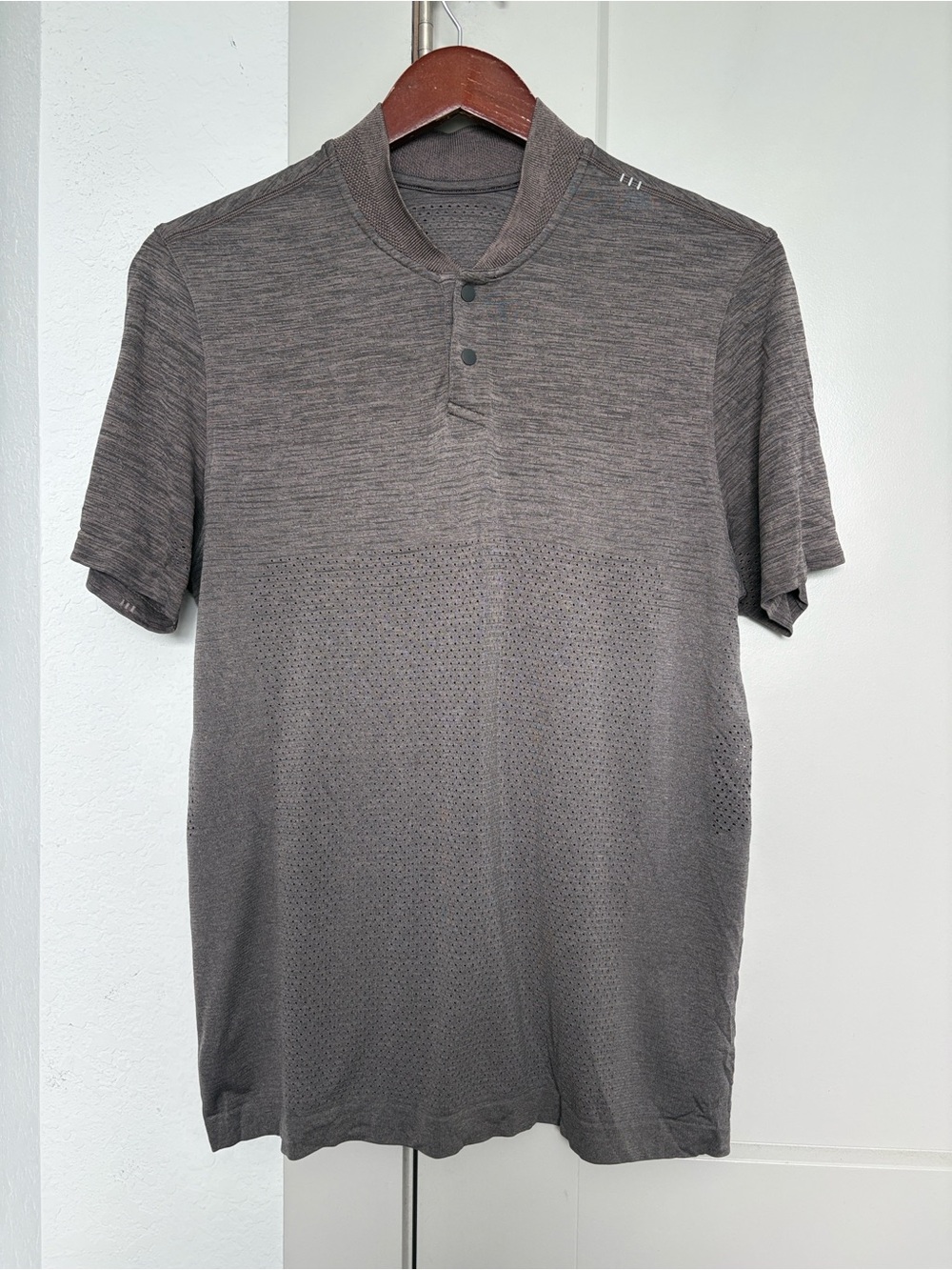 LULULEMON METAL VENT BREATHE GRAPHITE GREY POLO MENS MEDIUM